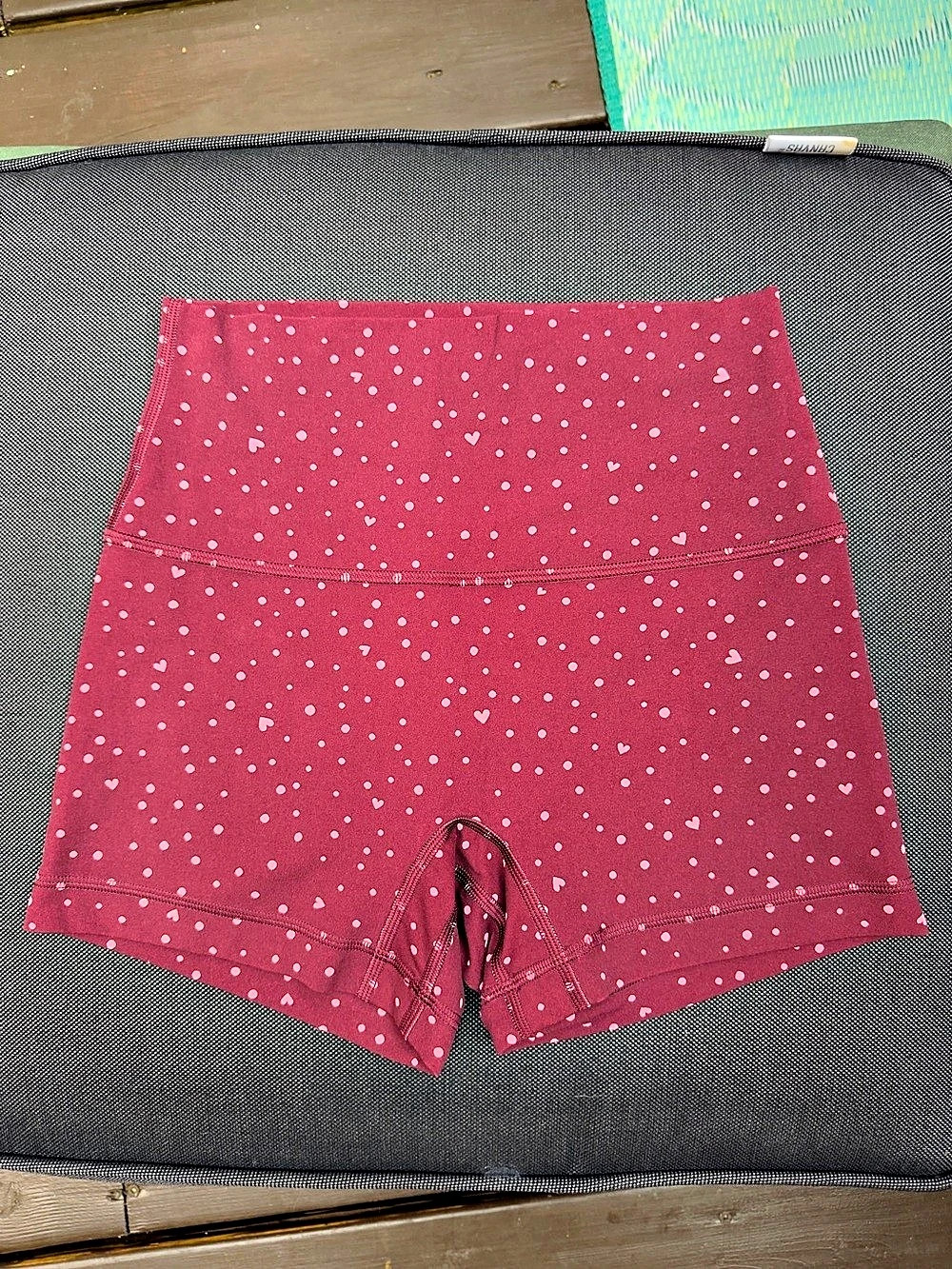 lululemon Align Shorts Polka Dot Heart Scatter Dot Candy Cloud Burgundy Bay 4”